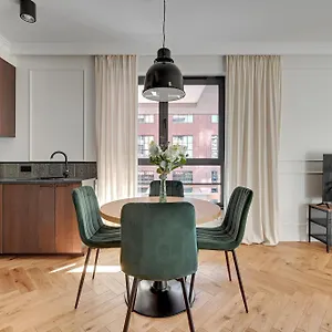 Doki Living By Blue Mandarin Parking & Foodhall Gdańsk